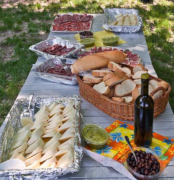 Abbadia di Fiastra: Picknick im Grünen