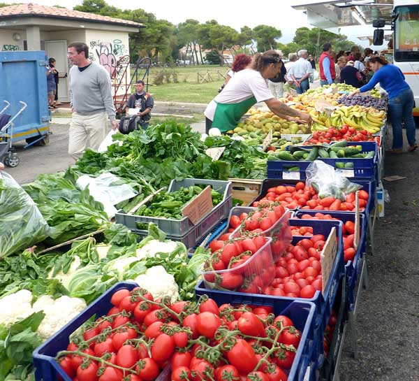 Orbetello: Farbenfroher Gemüsemarkt