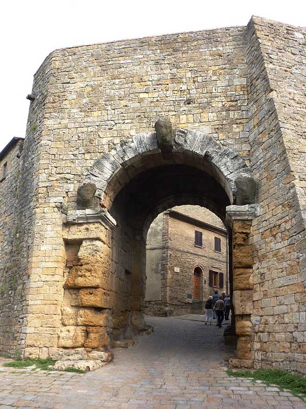Volterra: Porte al Arco Etrusco
