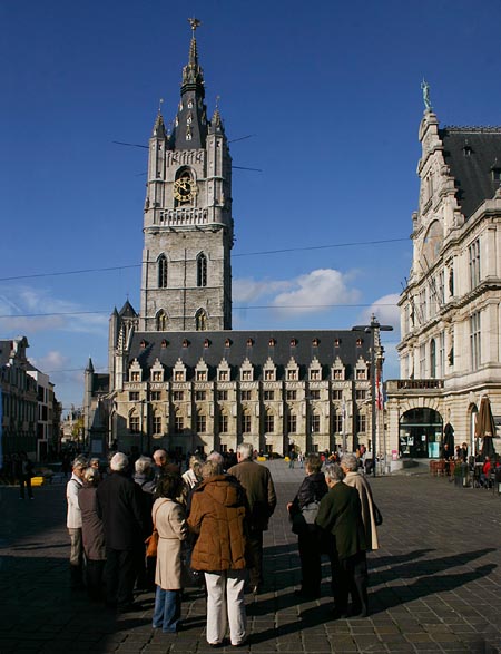 Gent: Gruppe vor dem Belfried