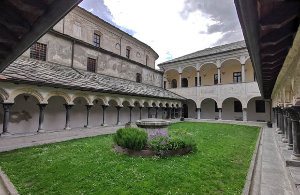 Aosta, roman. Kreuzgang von St. Ursus