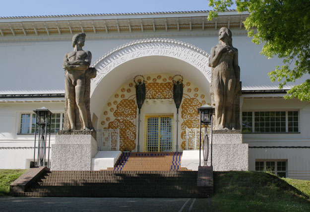 Eingang zum Ernst-Ludwig-Haus 