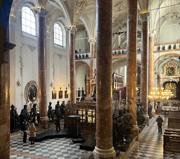 Innsbruck, Hofkirche mit Grabmahl